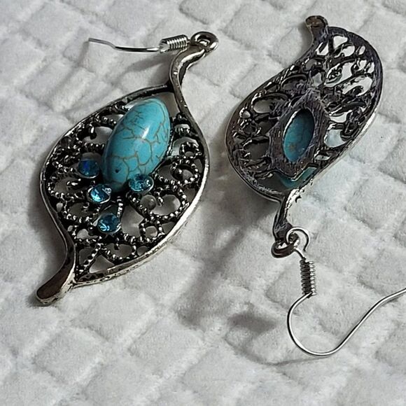 A&C GIFTS & DECOR. NEW, PROVOCATIVE TOURQUOISE & CRYSTAL EARRRINGS - Picture 2 of 5